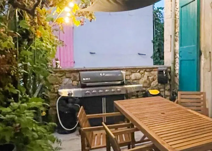 Lovely In With Kitchen Holiday home *